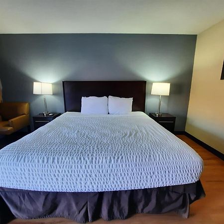 Americas Best Value Inn Moline Exterior foto
