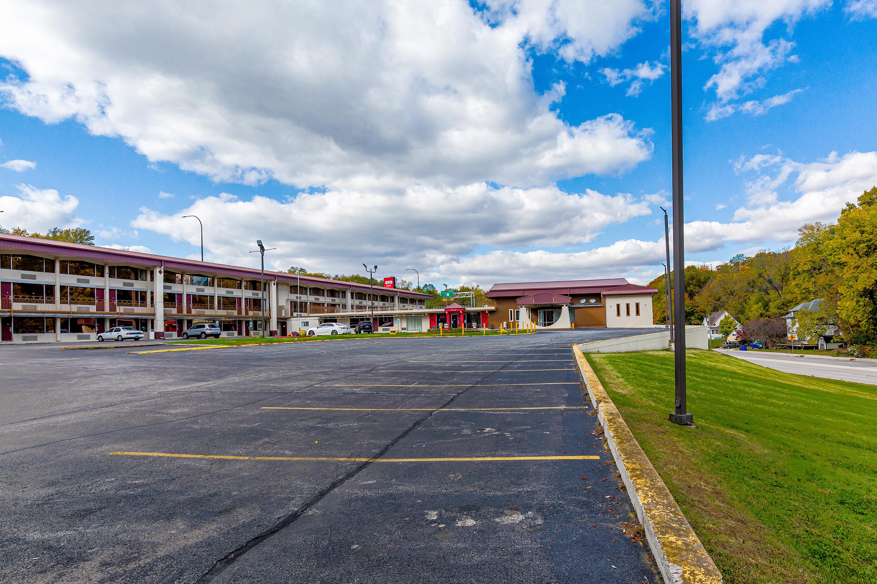Americas Best Value Inn Moline Exterior foto