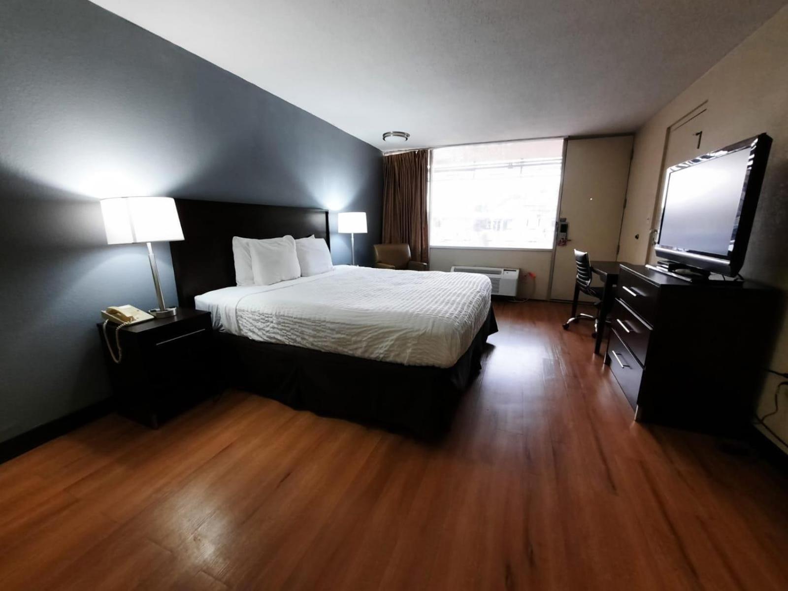 Americas Best Value Inn Moline Exterior foto