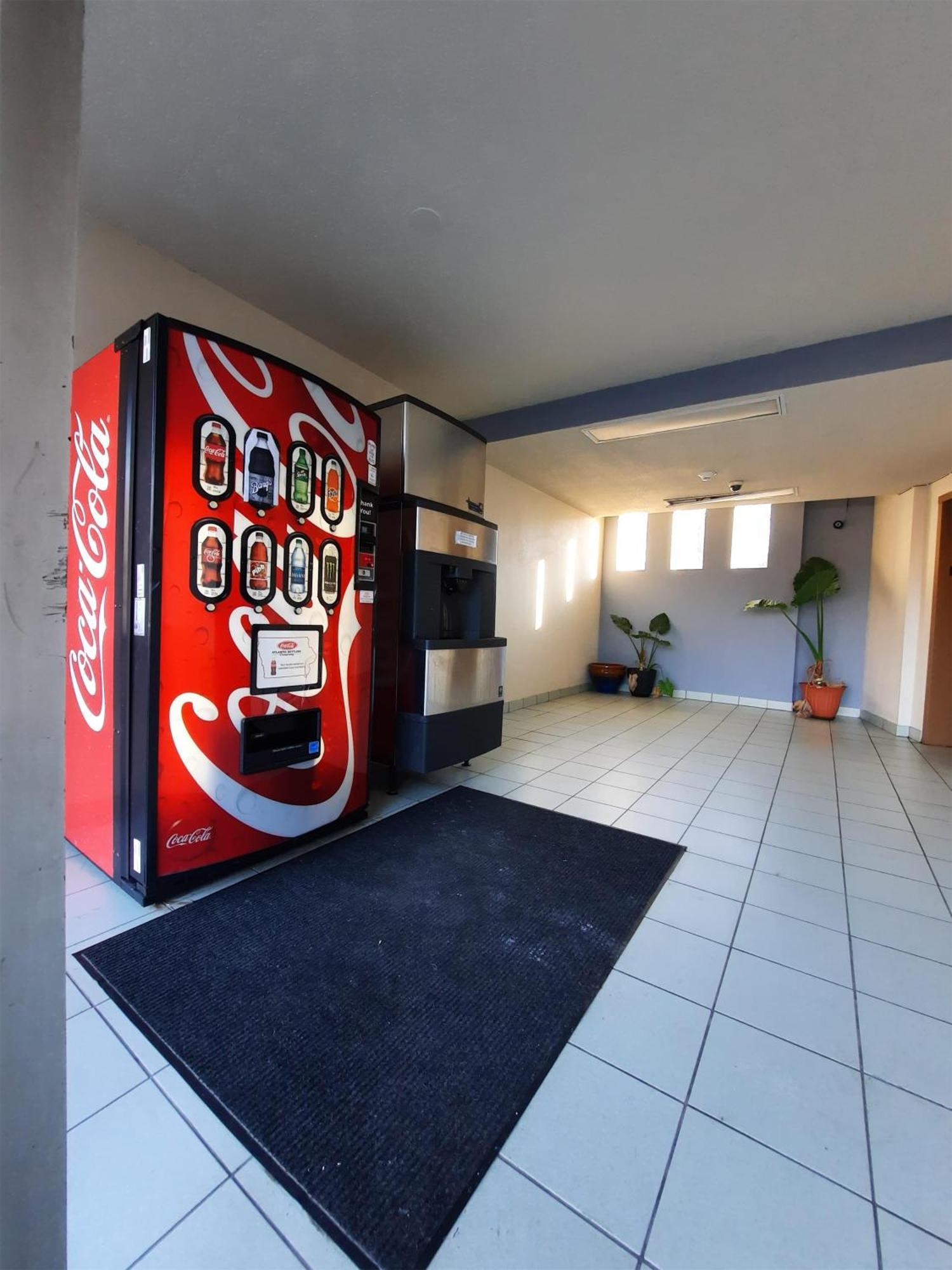 Americas Best Value Inn Moline Exterior foto