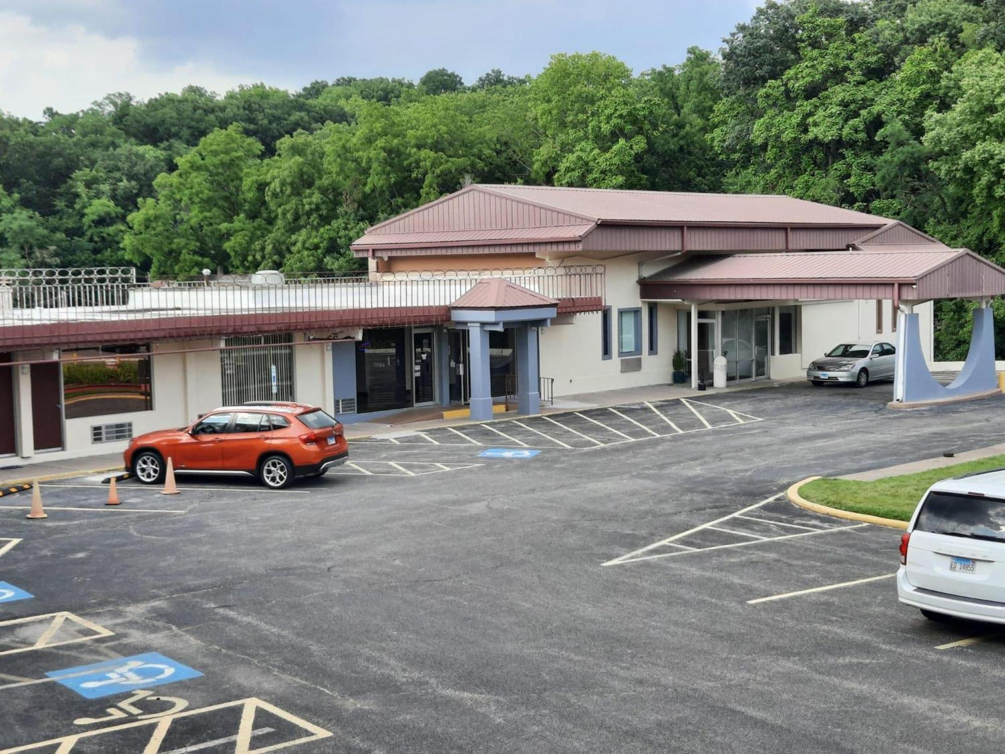 Americas Best Value Inn Moline Exterior foto