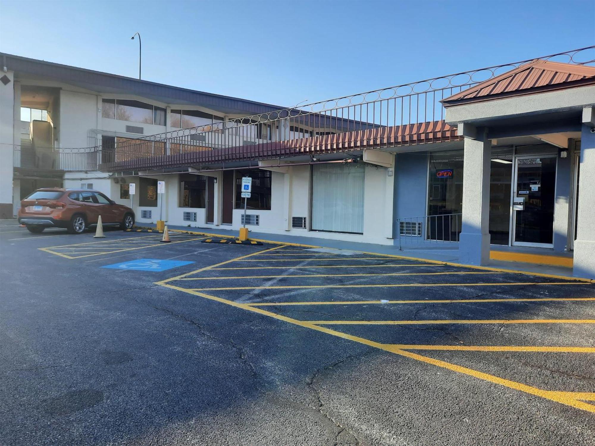 Americas Best Value Inn Moline Exterior foto
