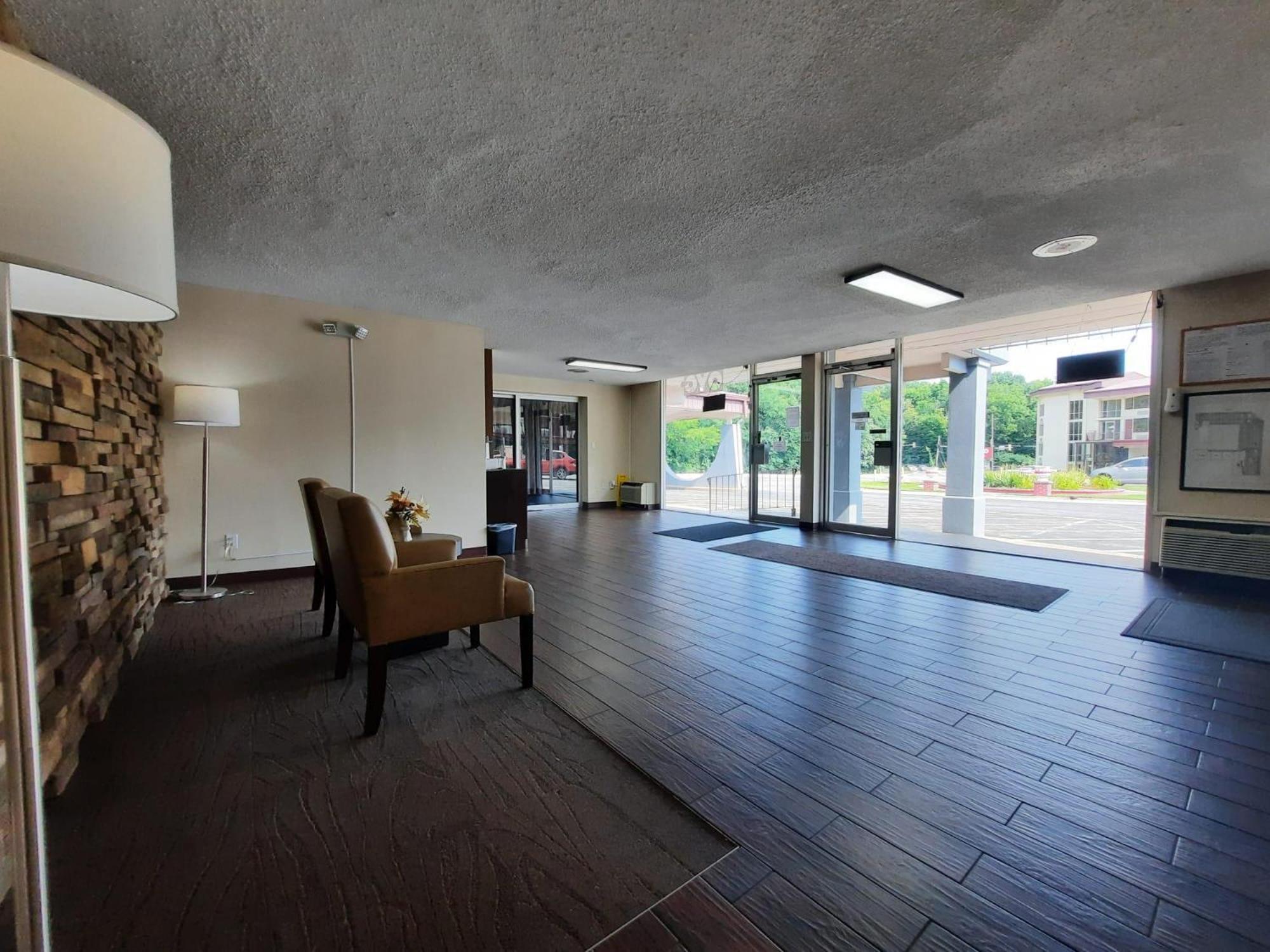 Americas Best Value Inn Moline Exterior foto